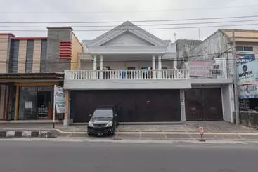 Hotel Reddoorz Syariah Plus @ Perintis Guesthouse Tasikmalaya