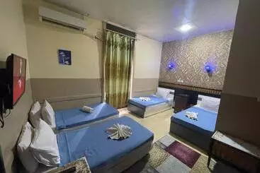 هتل One Season Hostel