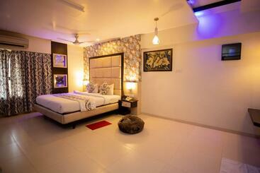 Hotel Redwings Castle