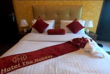 هتل The Holiday