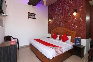 בית מלון כפרי Oyo 78391 Svr Lodge