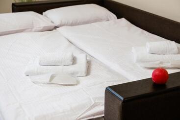 هتل آپارتمان центр міста! затишні квартири в новобудові!