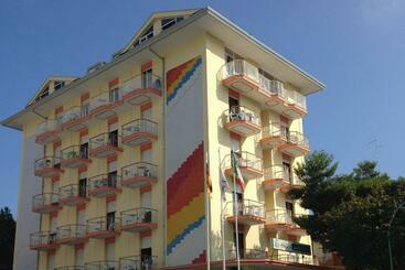 Hotel MaxiHeron & Hotel MiniHeron