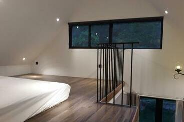 Отель Krystal Tam đảo