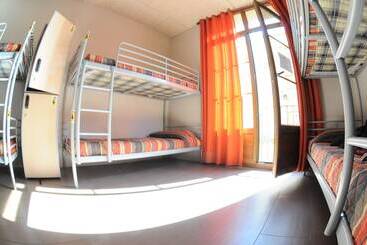 Albergue Zaragoza Hostel