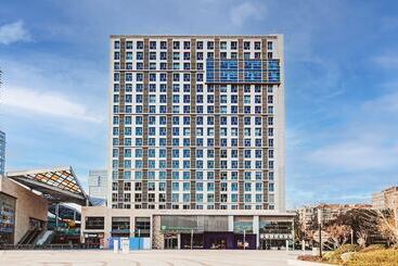 هتل Holiday Inn Express Shanghai Baoyang, An Ihg