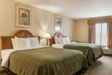 בית מלון כפרי Quality Inn & Suites