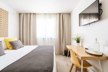 Общежитие Wavesensations Sagres Surf House