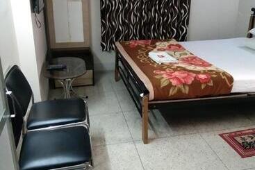 פנסיון Lake Land Guest House