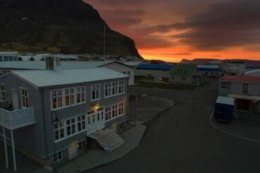 Hotel Einarshúsid Guesthouse