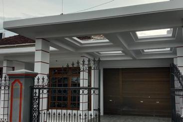 Otel Oyo 90344 Wijayanti