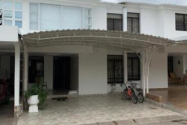 پانسیون Hostal Lucy