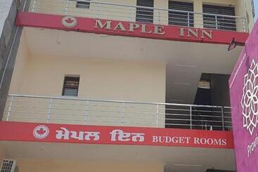 Hotel Maple Leaf