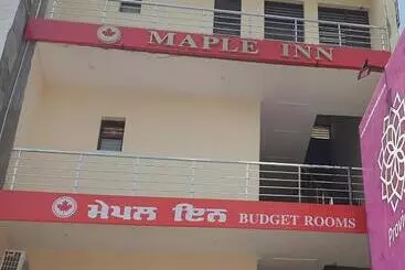 Hotel Maple Leaf