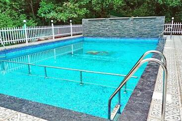 Курорт Staymaker River Wood Residency