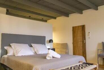 تختخواب و صبحانه La Maison D'aimé