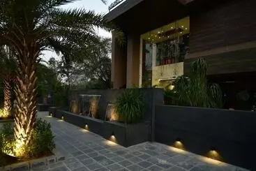 Hotel Cypress