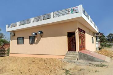 Hotel Oyo 77242 R K Residency Sgpgi