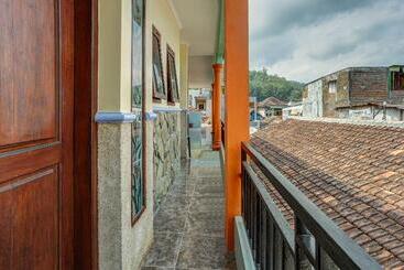 Hotell Oyo 90321 Ken Ken Villa