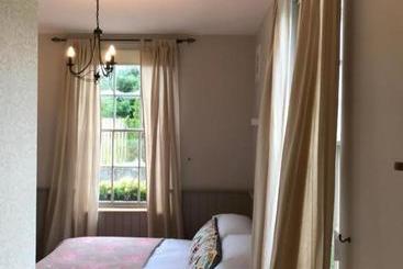 旅馆 The Church House