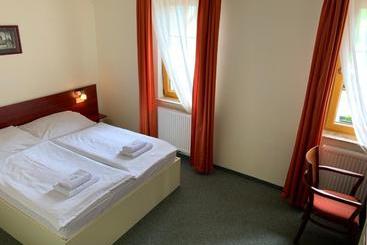 Отель B&b  Ochsendorf