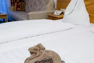 Отель Gasthof Zum Kirchenwirt