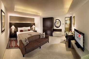 호텔 The Lalit New Delhi