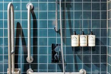 Mollie's Motel & Diner Bristol