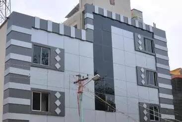 C M Hotel New