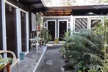 Retkeilymaja Villa Evergreen Restaurant And Rooms