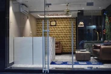 Collection O Hotel Paradise Near Chinar Park