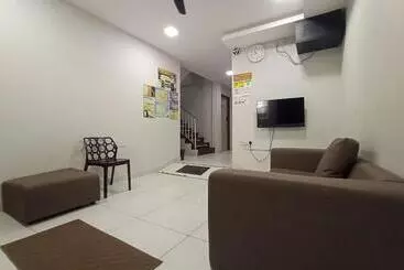 Hôtel Oyo 90261 Hom2rex Kuching Homestay