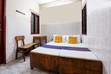 Hotel Spot On 69105 Breeze Lodge