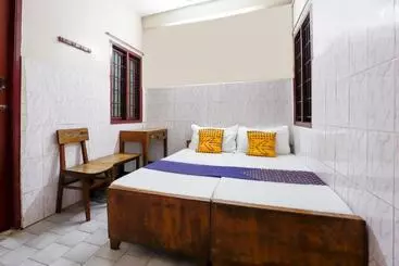 Hôtel Spot On 69105 Breeze Lodge