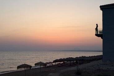 Отель Dexamenes Seaside