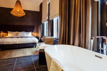 Post Plaza Hotel & Grand Café