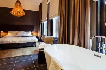 Post Plaza Hotel & Grand Café