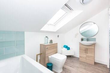 별장 Captivating 4 Bed House In Lincoln