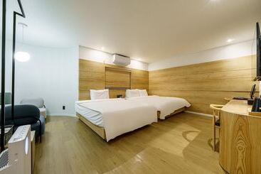 Motel Gimhae Samgye Hotel Next