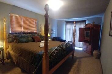 کلبه Waterfront Home, Close To A Variety Of Activities