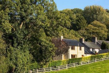 茅舍 Country House Situated In Peacefull Valley Near Forest Fawr Geopark