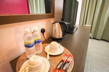 בית מלון כפרי Alh Continental Resort