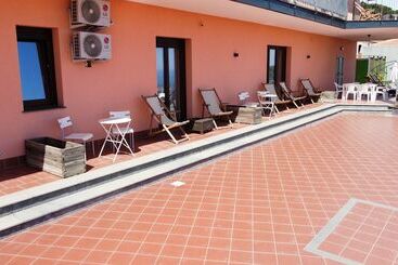 بنسيون Villa Leucatia