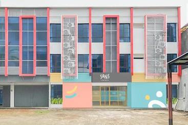 Sans Hotel Andalucia Pasteur Bandung