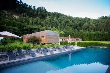 ビラホテル Furnas Lake Forest Living