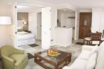 Отель Plaza El Bosque San Sebastian