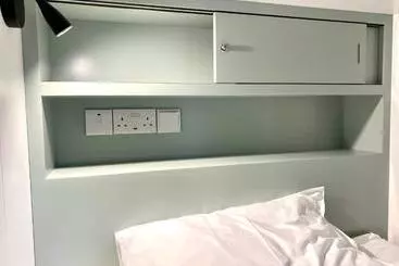 هاستل Urban Habitat Capsule Beds