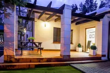 پانسیون Nobis House