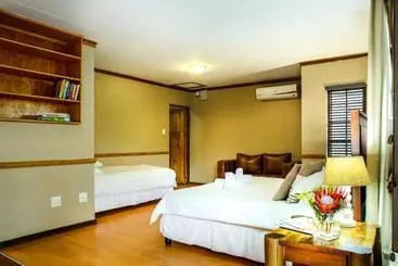 پانسیون Nobis House