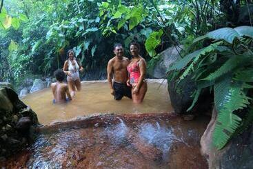 فندق صغير Termales El Escondite